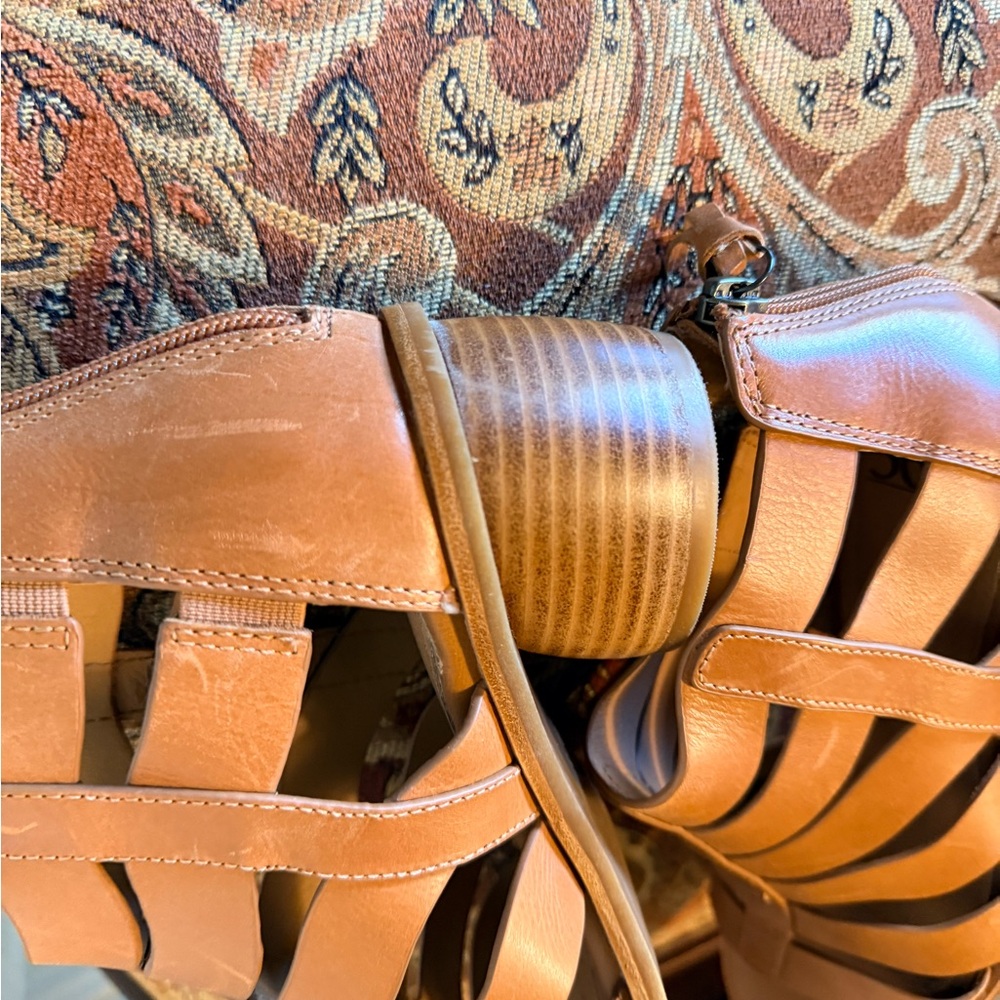 Sofft Zip back leather sandal. Size 9. EUC Only worn 1x. Wood heel. - Picture 13 of 14